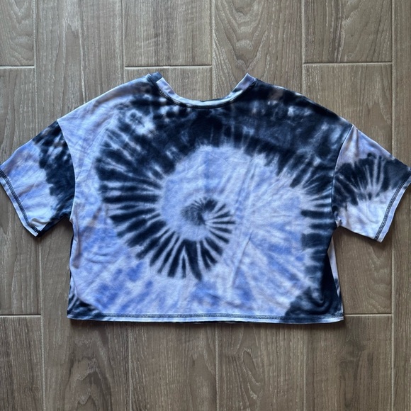 Tie-Dye Crop Top - Blue and Black - Picture 2 of 3